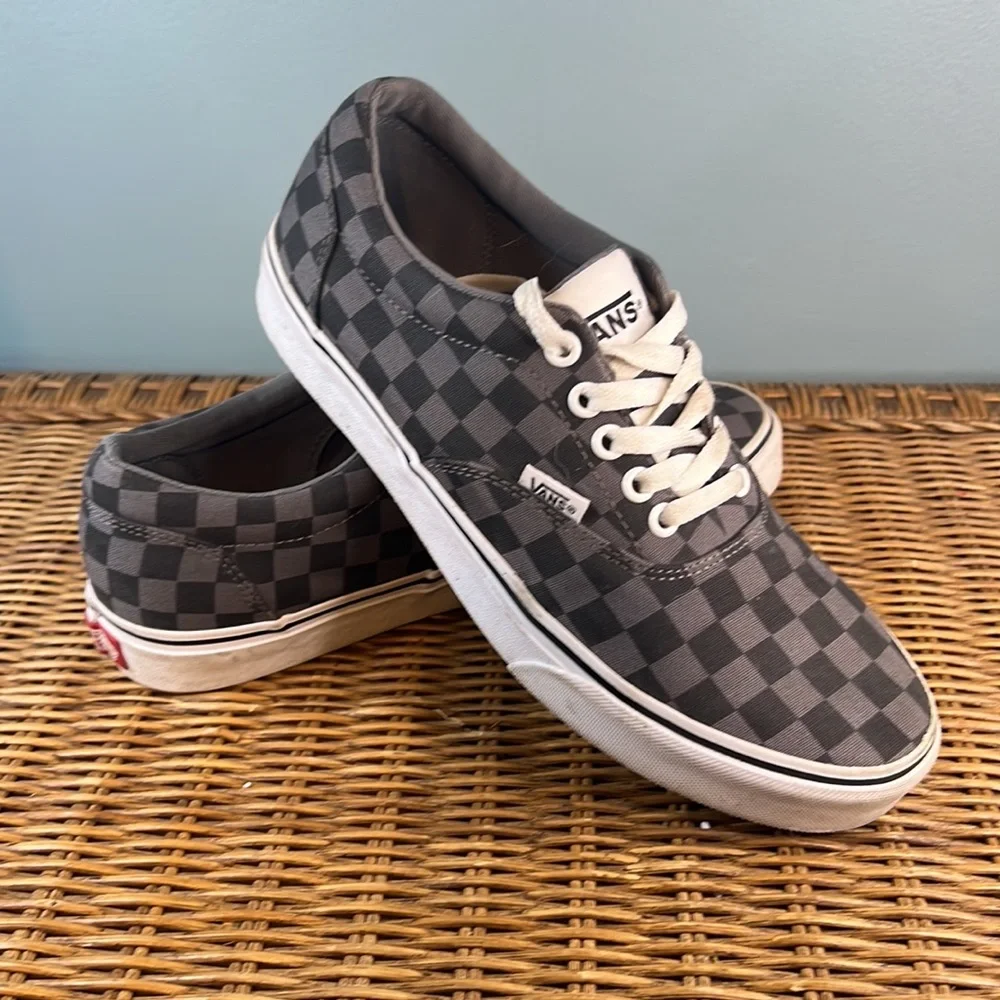 Vans - Picture 1 of 4